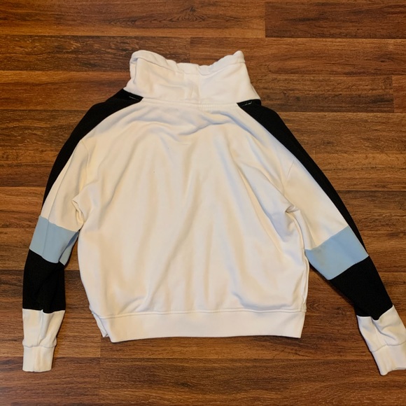 Sweatshirt - Picture 6 of 6